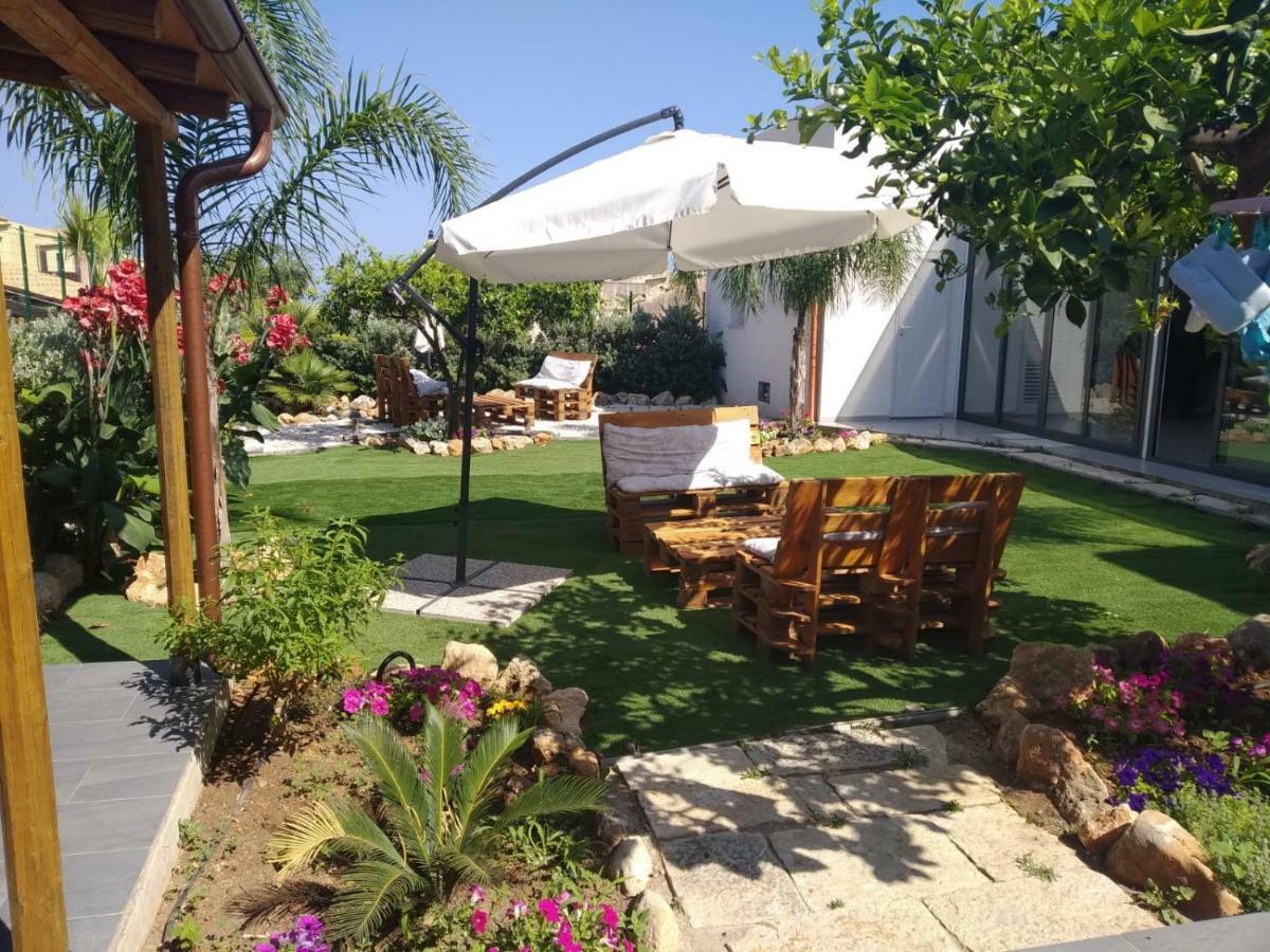 L'Isola Del Sole Bed and Breakfast Castelluzzo Εξωτερικό φωτογραφία